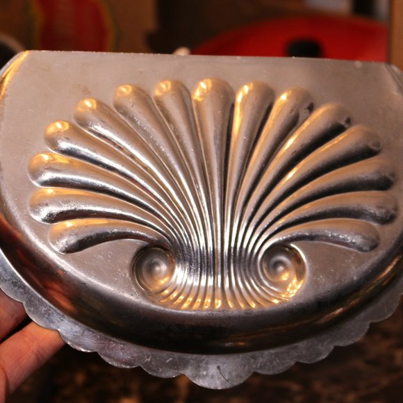 Vintage Crumb Tray and Scraper Shell model vtg rare to find Metal Rare - Picture 10 of 11